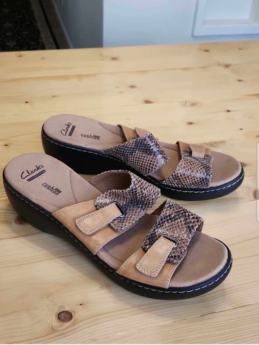 Clarks Collection Delana Fenela Sandals Snakeskin Tan Leather Straps Wedge Sz 11 - Picture 8 of 17